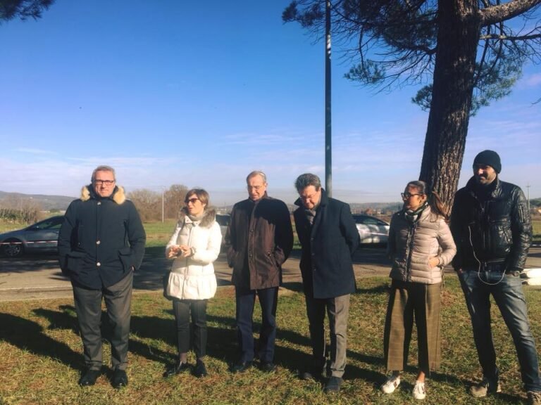 Scopri di più sull'articolo È bello essere in questi giorni prefestivi a inaugurare…
