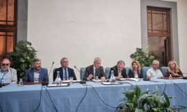 Via la plastica usa e getta dalle spiagge toscane. Oggi la…