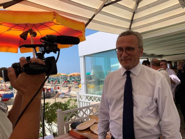 Scopri di più sull'articolo Viareggio è la prima tappa del viaggio #spiaggepulite.…