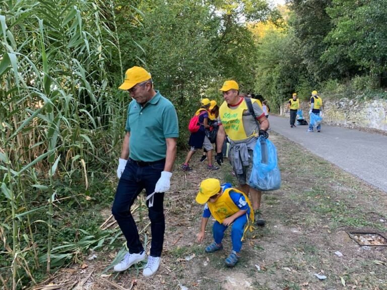 Scopri di più sull'articolo Siamo in tanti alla Marina di Calenzano a raccogliere la…