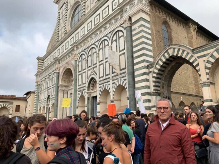 Scopri di più sull'articolo In piazza Santa Maria Novella ci sono migliaia di ragazzi…