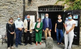Un’edicola trasformata in galleria d’arte, la gestione…