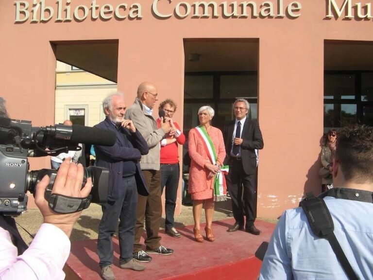 Scopri di più sull'articolo Un serpentone di gente di ogni età, tra cui tantissimi…